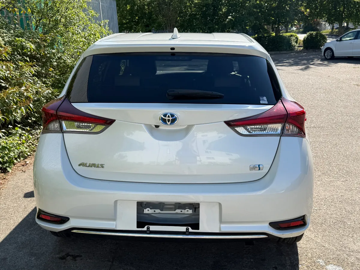 Toyota Auris Hybrid Great Spec! (Finance available - Image 5