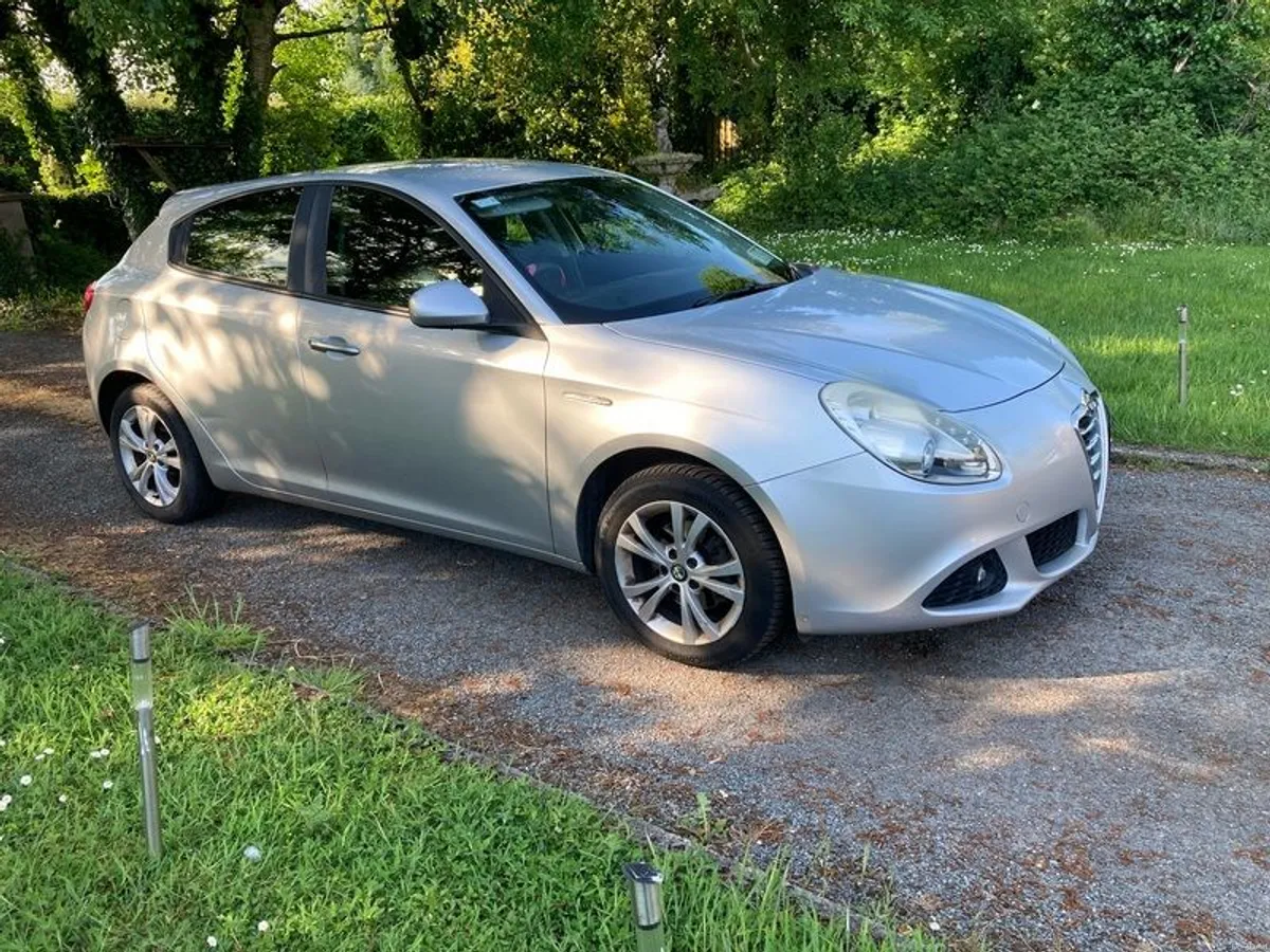 2012 Alfa Romeo Giulietta - Image 2