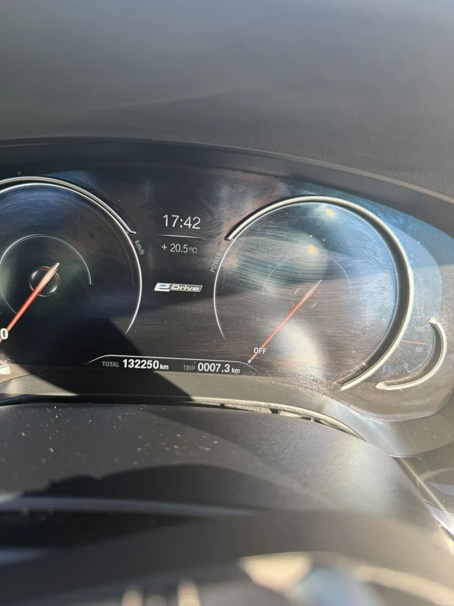 BMW 5-Series 2017 - Image 2