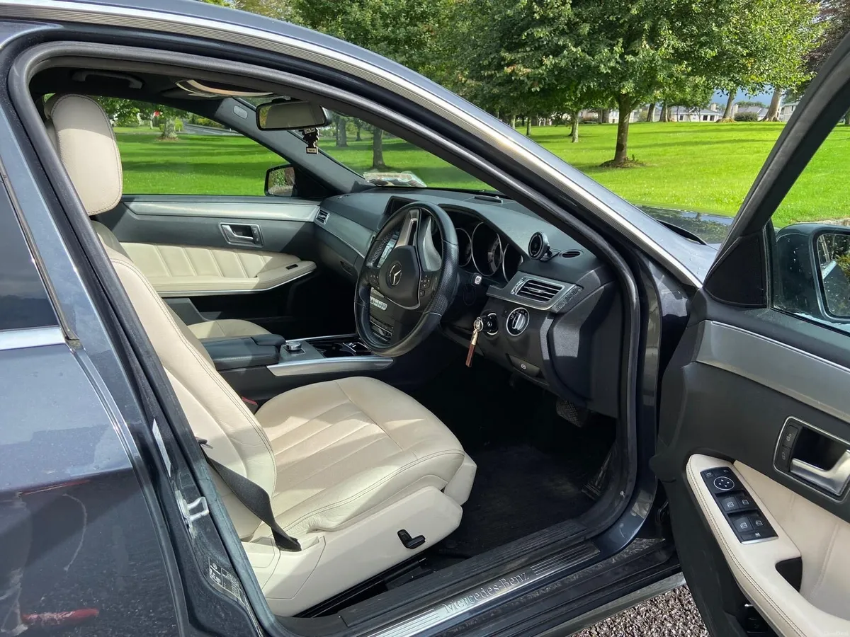 Mercedes Benz E-Class 220 - Image 2