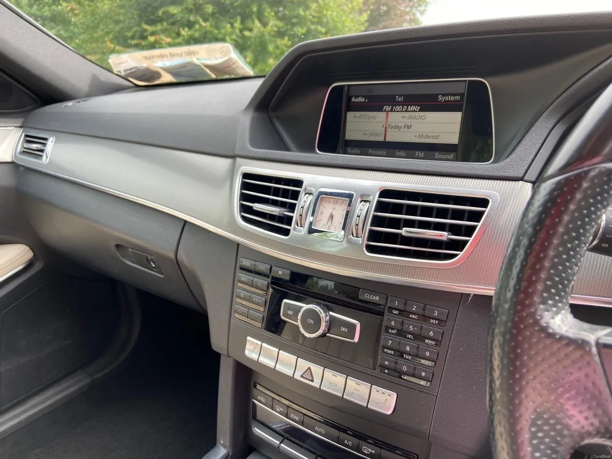 Mercedes Benz E-Class 220 - Image 4