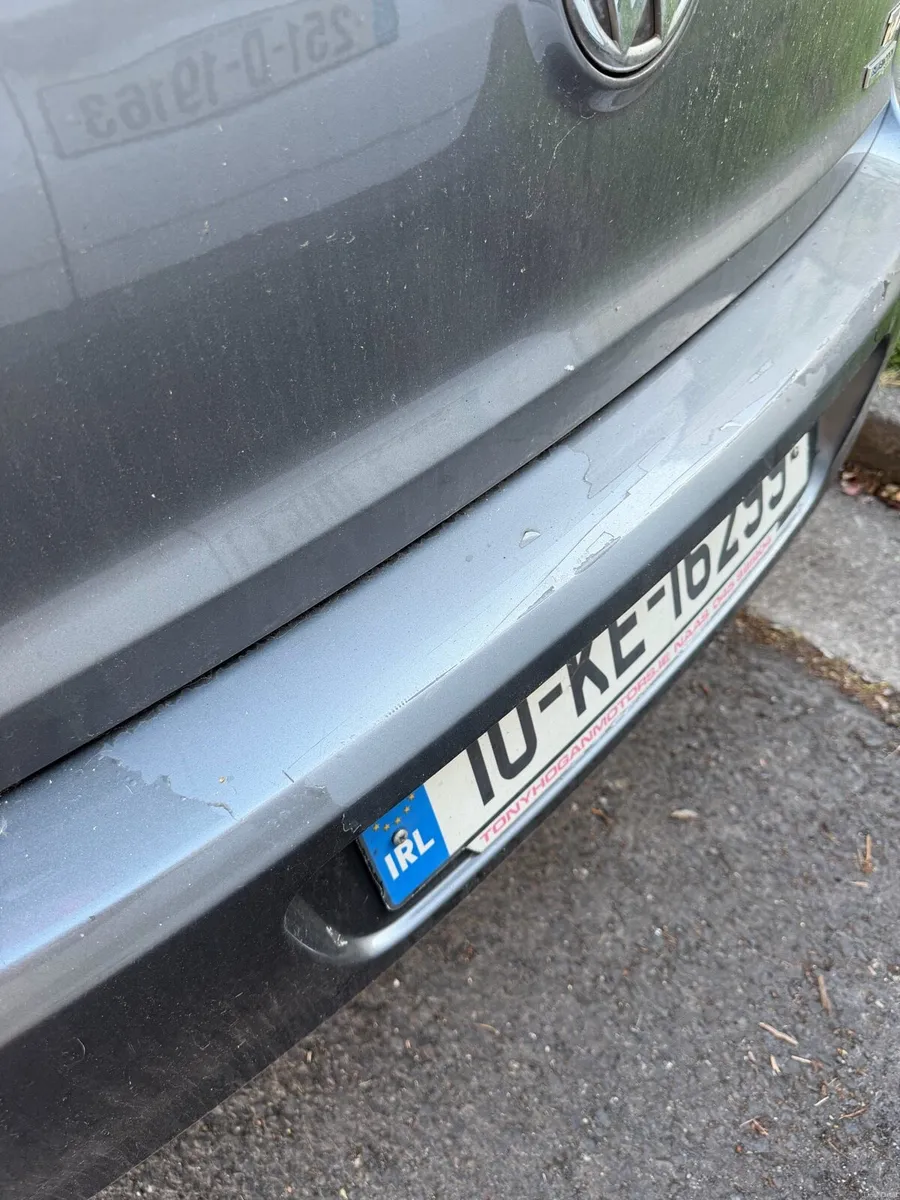 2010 Volkswagen Golf - Image 2