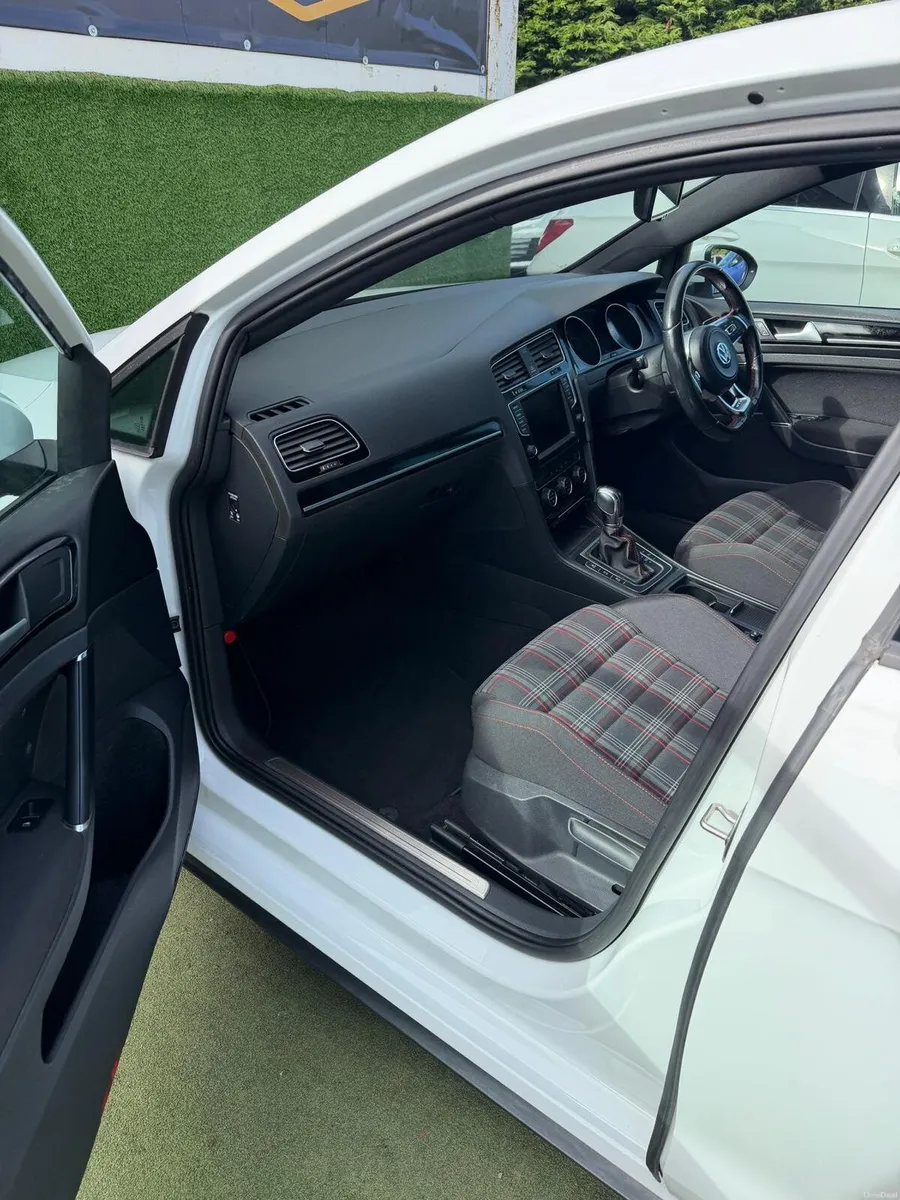 Volkswagen Golf GTI DSG automatic - Image 2