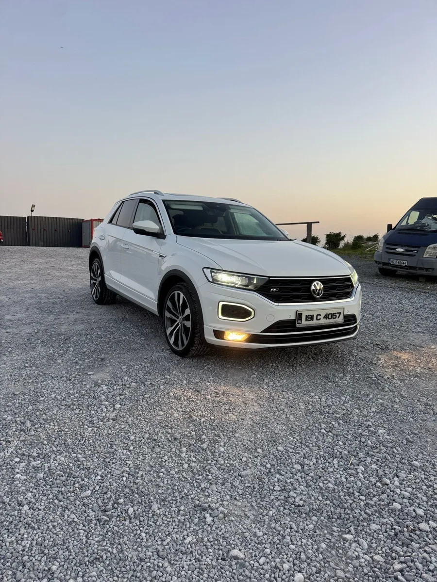 Volkswagen T-ROC R-Line - Image 1