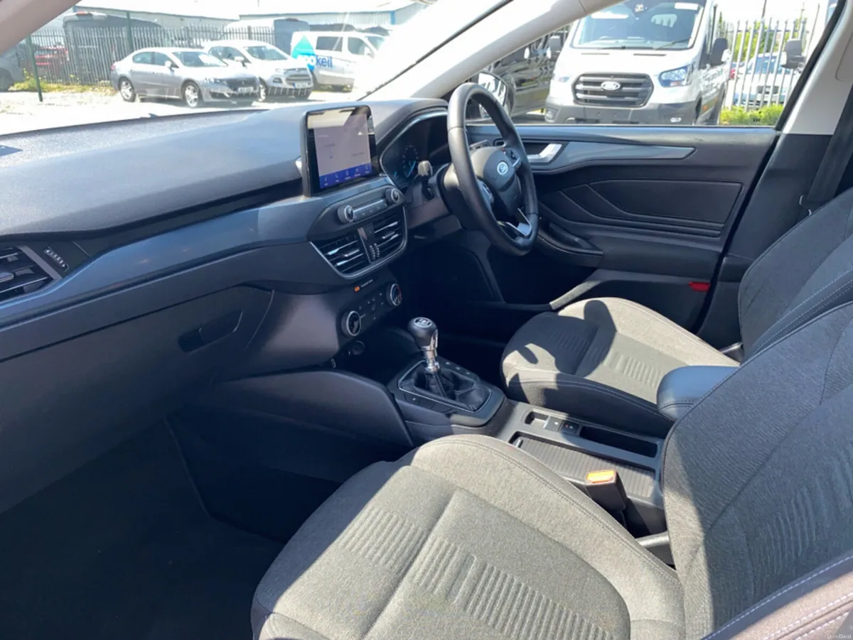 Ford Focus Active 1.5 120BHP..Camera - Image 6
