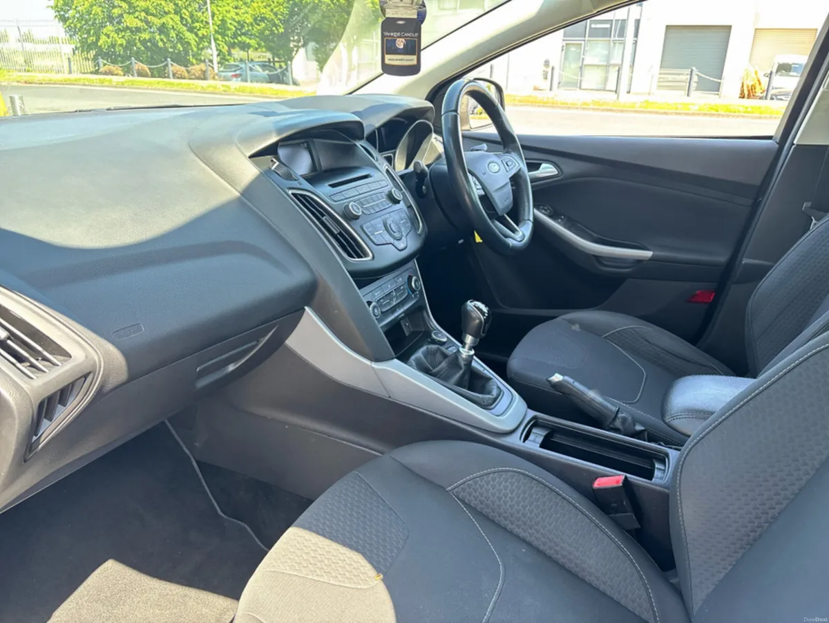 Ford Focus 4DR 1.5 TD 95PS 6SPEED ZETEC - Image 3