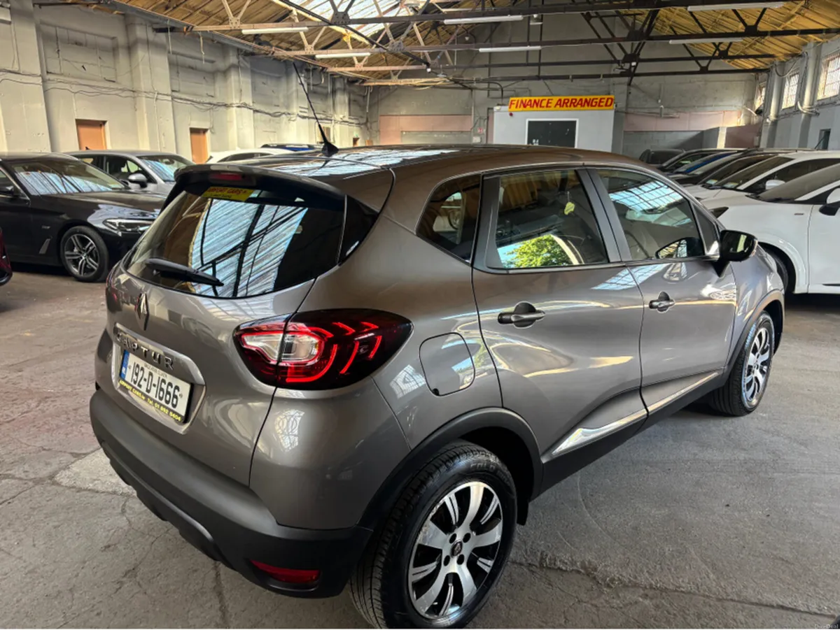 Renault Captur PLAY DCI 90 MY18 5DR - Image 2
