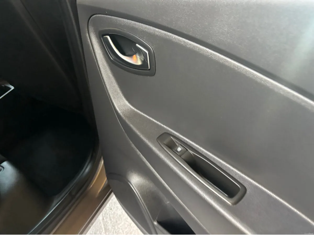 Renault Captur PLAY DCI 90 MY18 5DR - Image 3