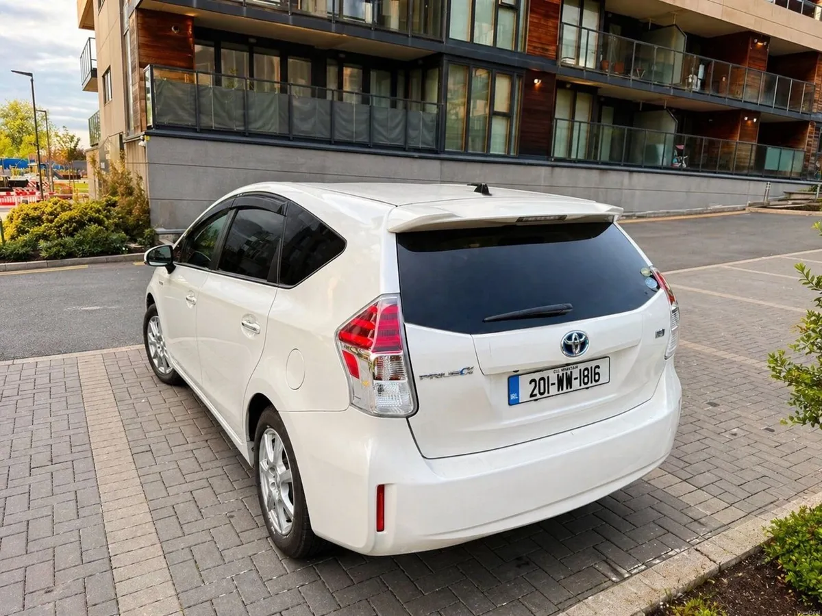 Toyota Prius alpha Taxi - Image 3
