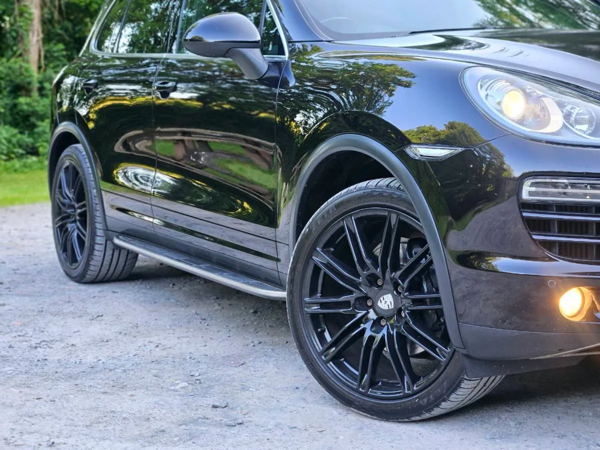 2011 Porshe Cayenne Diesel - Image 2