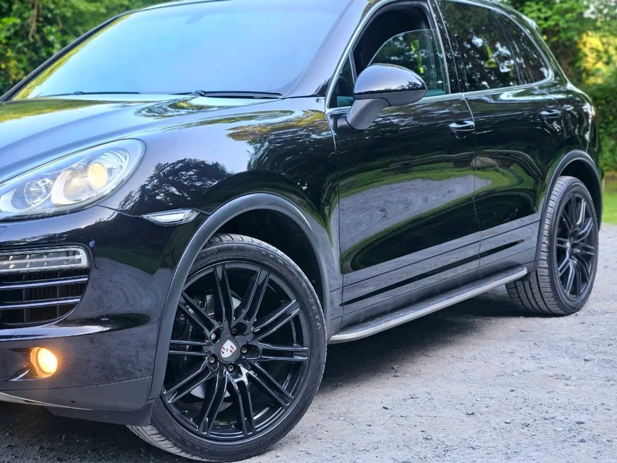 2011 Porshe Cayenne Diesel - Image 4