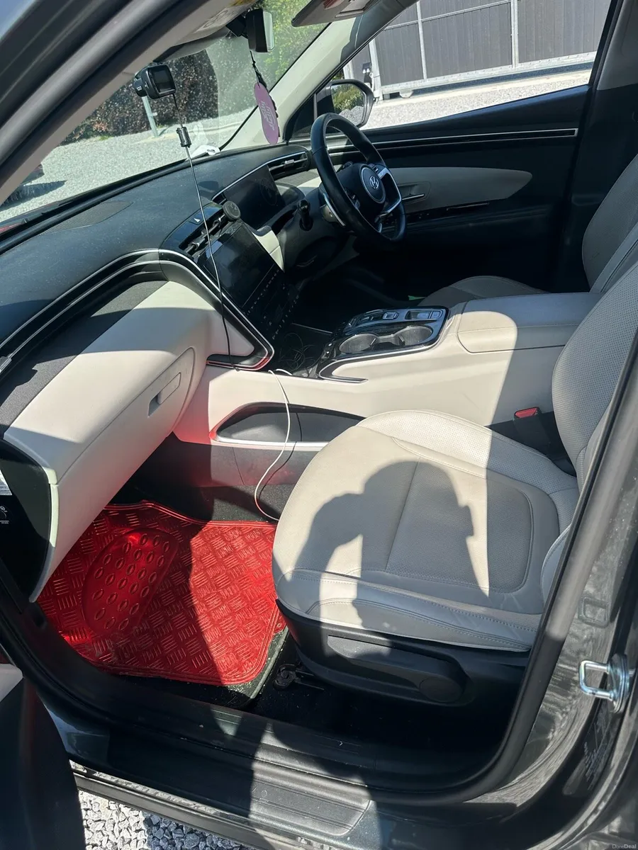 Hyundai Tuscon executive plus plug in hybrid - Image 4