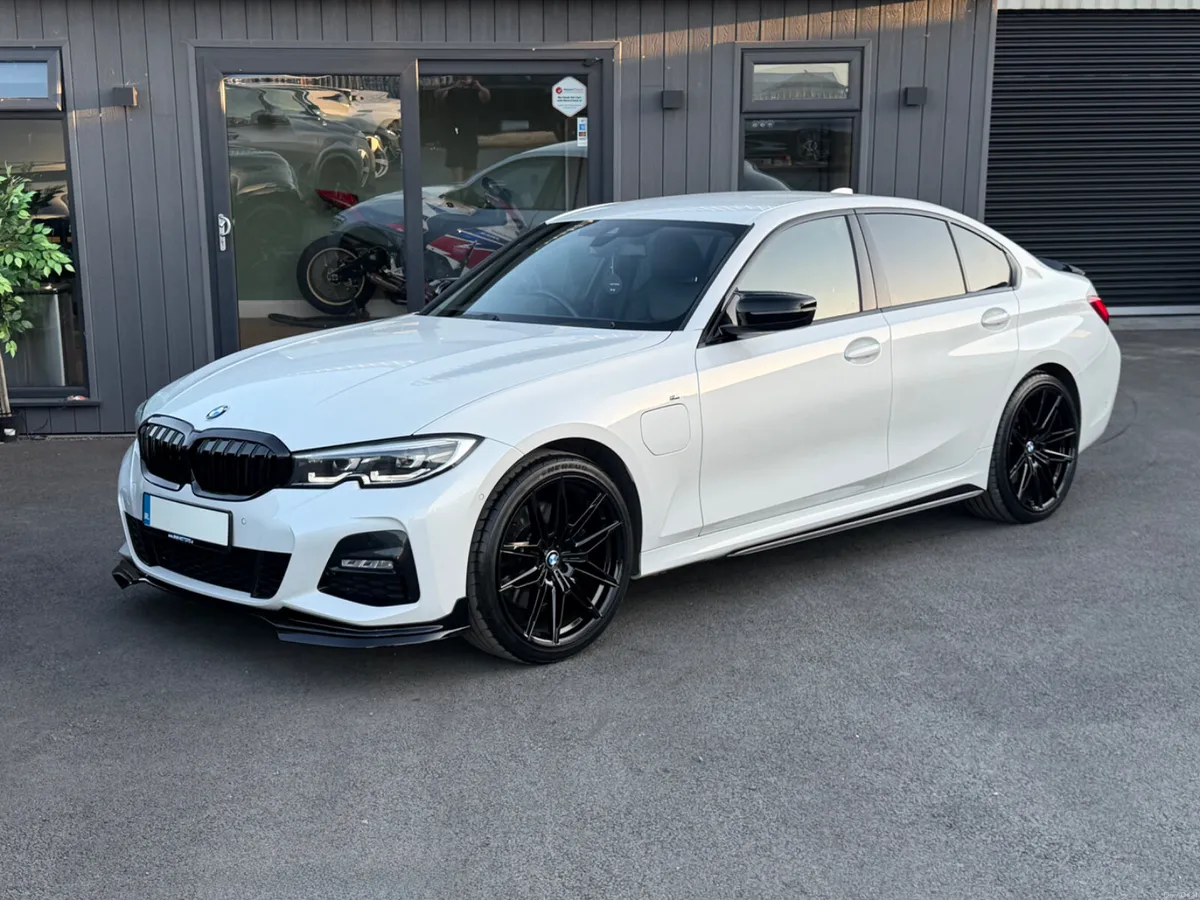 2021/211 BMW 330E MSPORT AUTO - Image 2