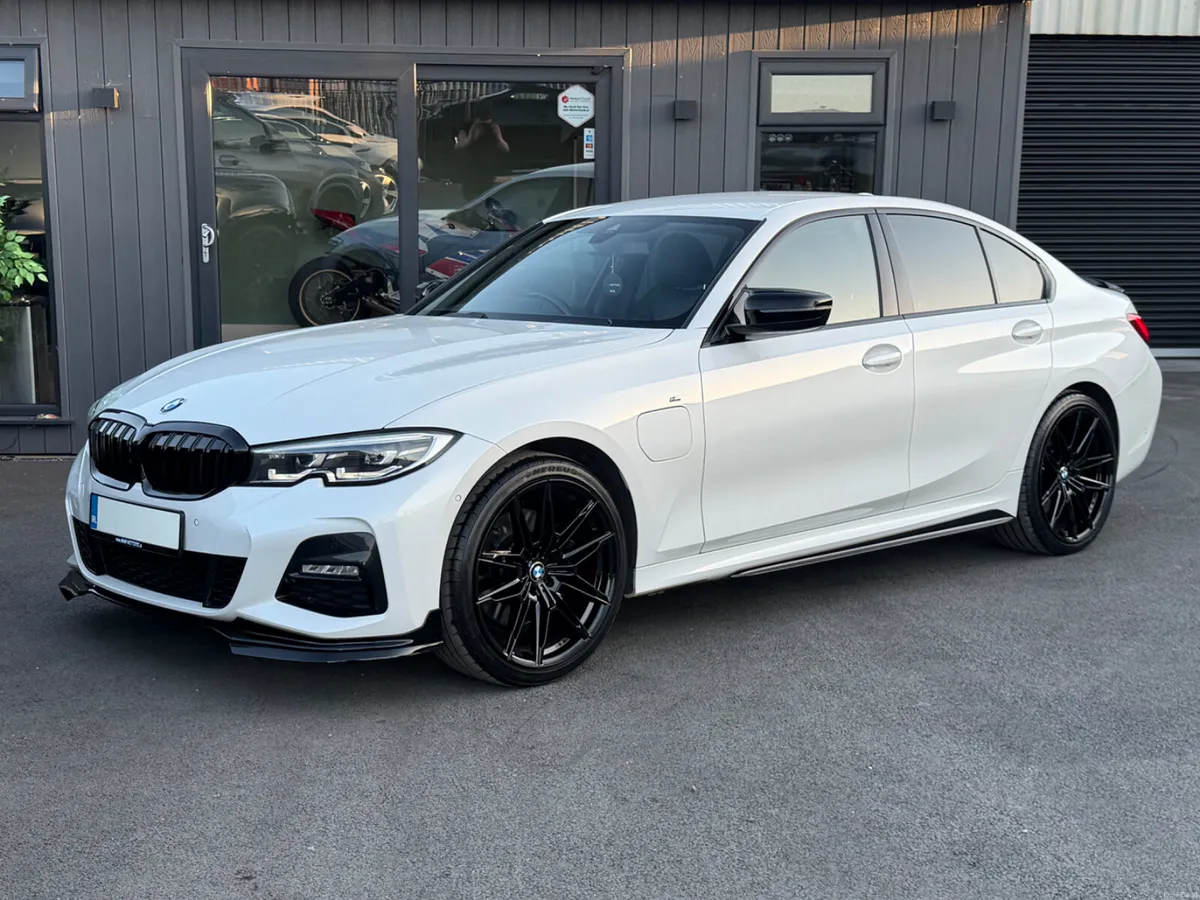 2021/211 BMW 330E MSPORT AUTO - Image 1