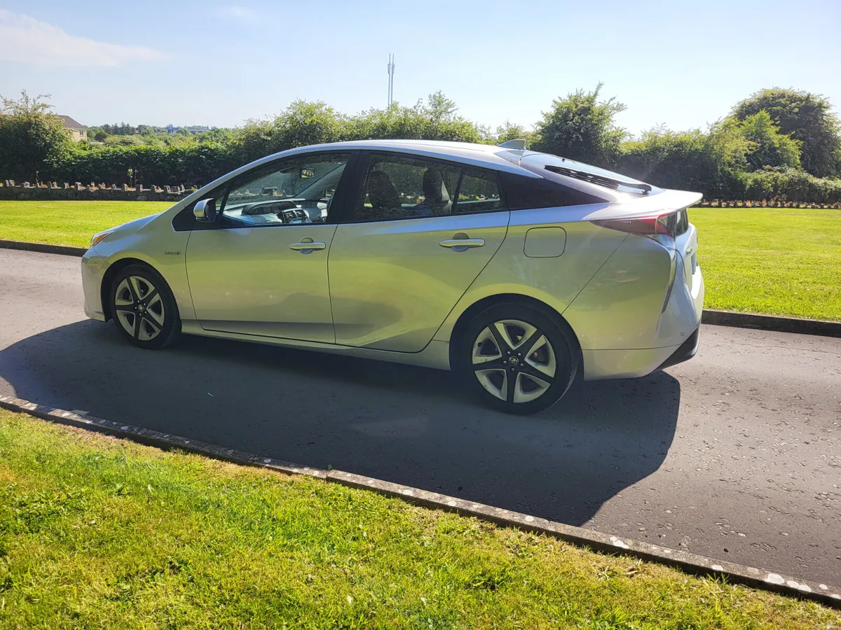 Toyota Prius 2018 HYBRID AUTOMATIC - Image 4