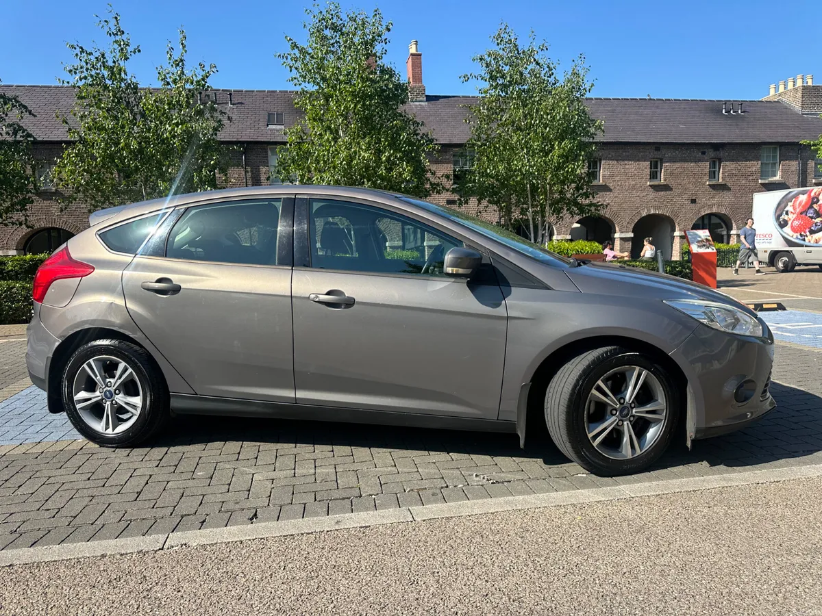 Ford Focus 2014 - Image 2