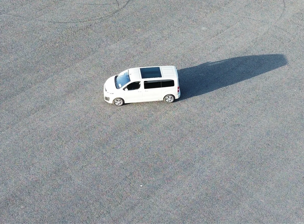 High speck Peugeot Travels Expert 2L 8 seater - Image 3