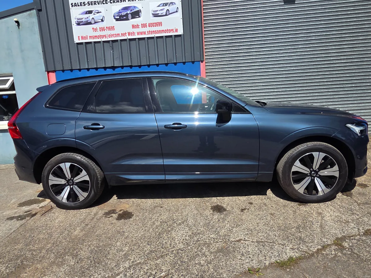 Volvo XC60 2023 T6PHEV - Image 6