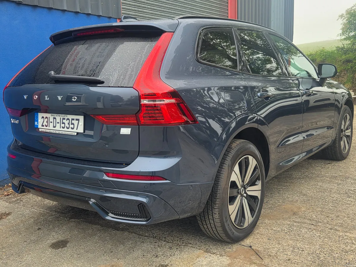Volvo XC60 2023 T6PHEV - Image 2