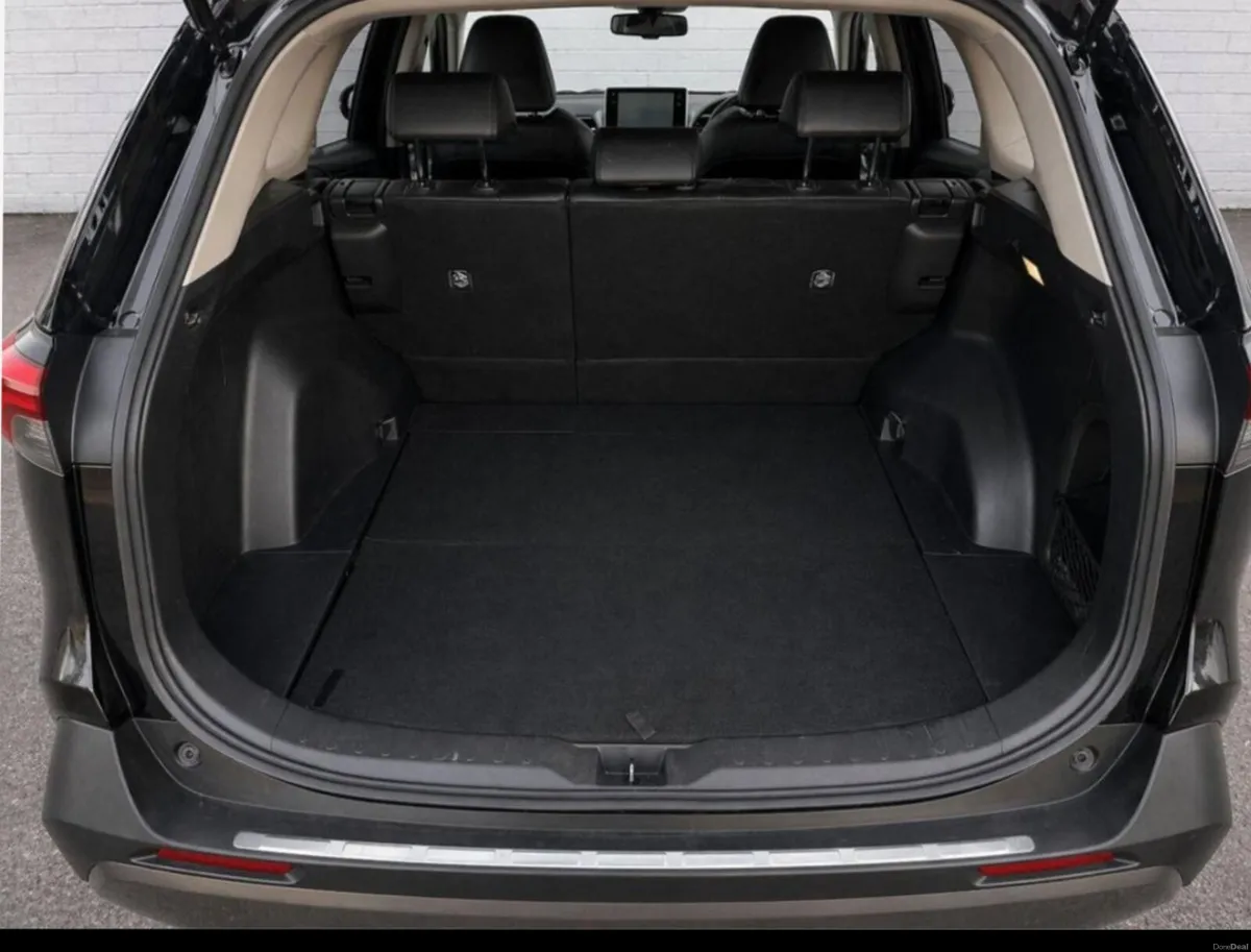 201 Toyota RAV4 2.5 HYBRID SOL - Image 4