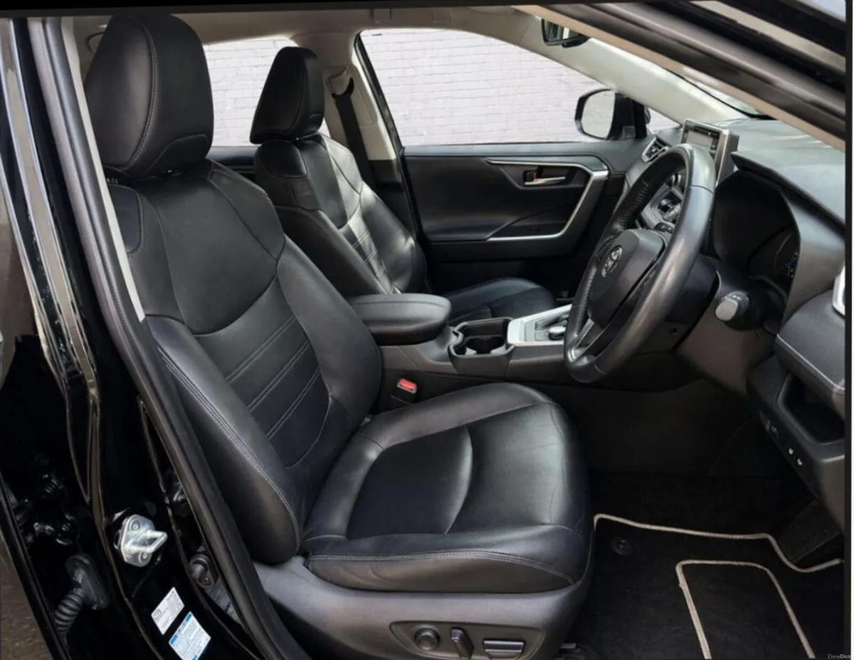 201 Toyota RAV4 2.5 HYBRID SOL - Image 3
