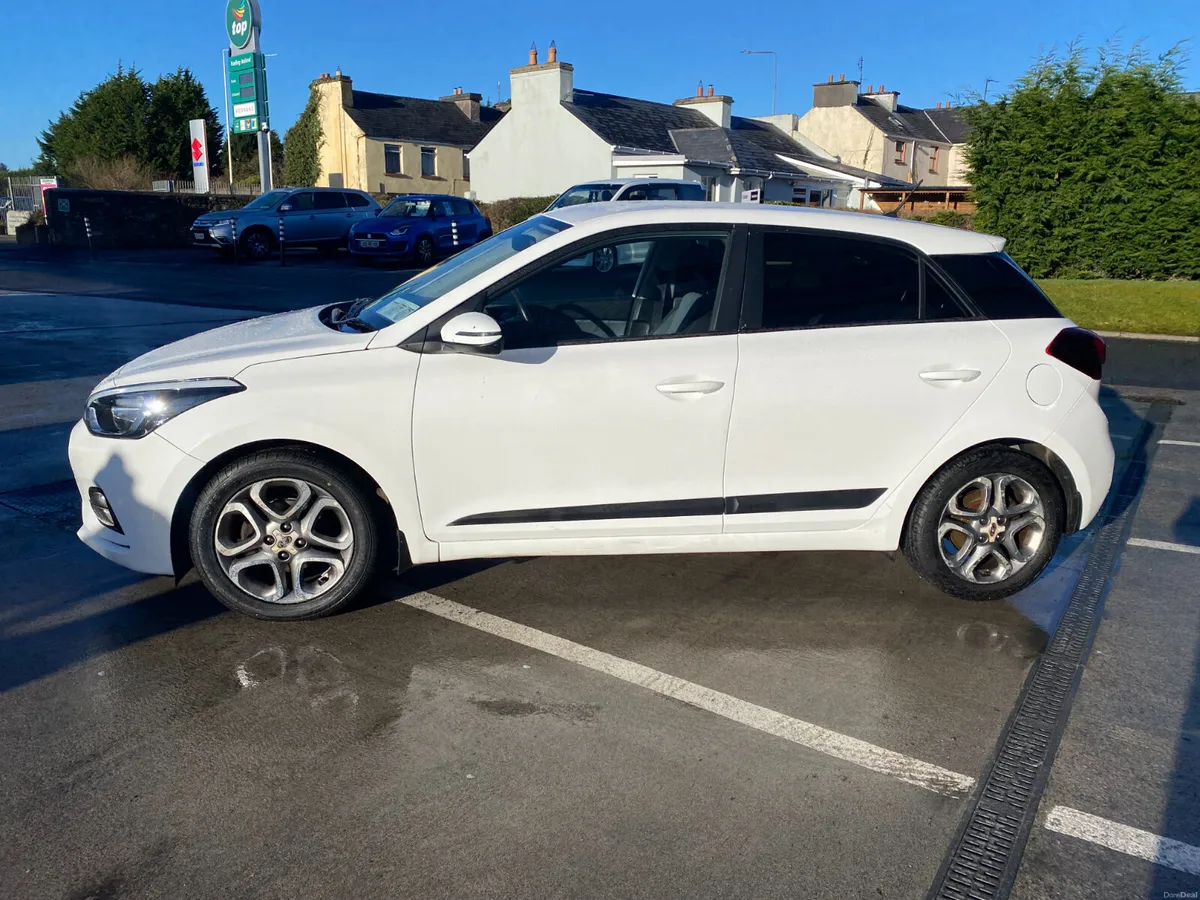 2019, Hyundai i20 Deluxe - Image 5