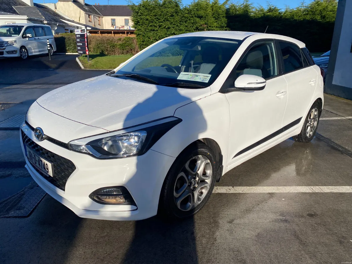 2019, Hyundai i20 Deluxe - Image 4