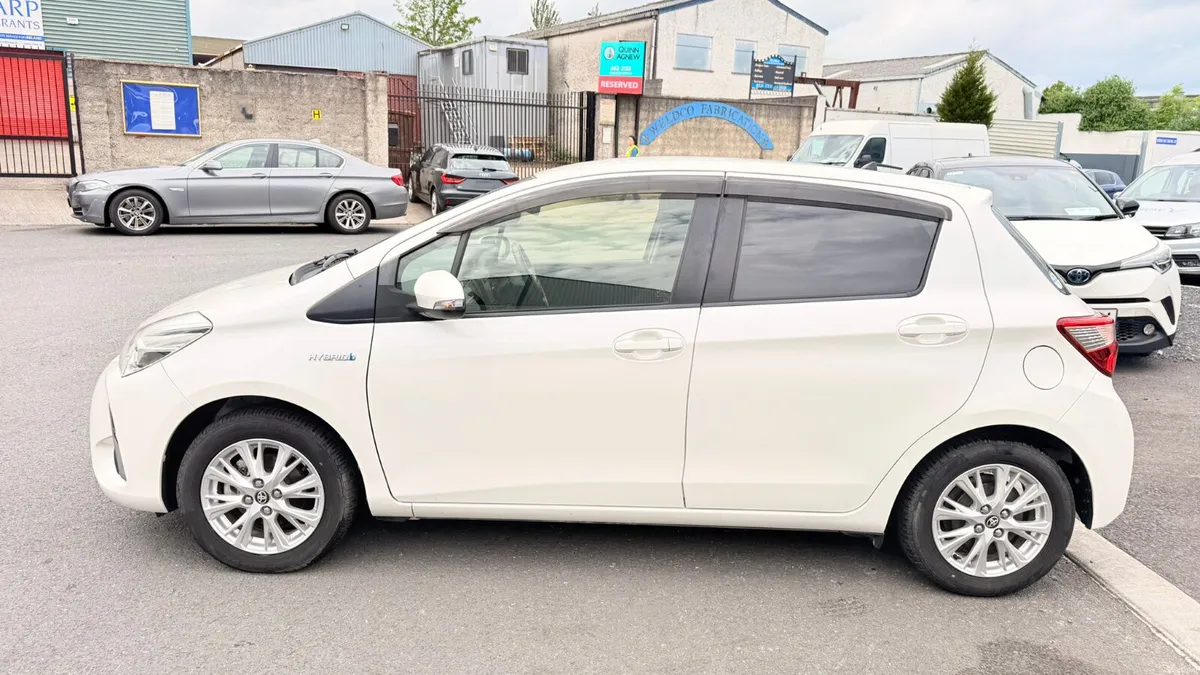 Toyota Vitz White - Image 2