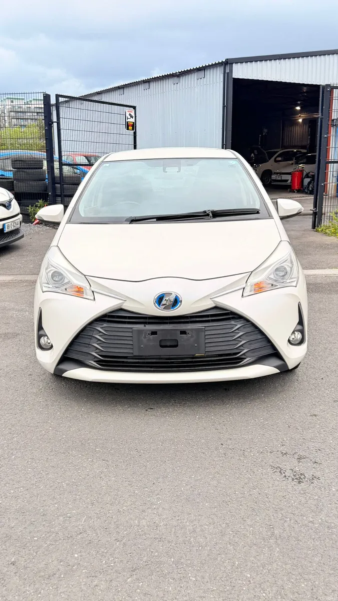 Toyota Vitz White - Image 4