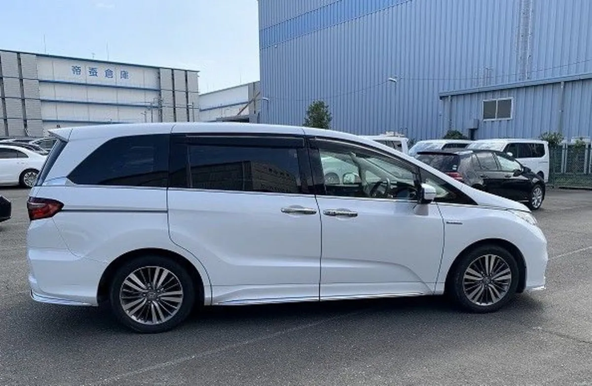 2020 Honda Odyssey Absolute Hybrid Electric 7 Seat - Image 3