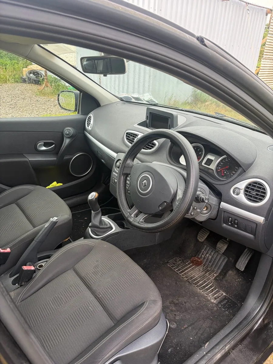 Renault Clio - Image 4