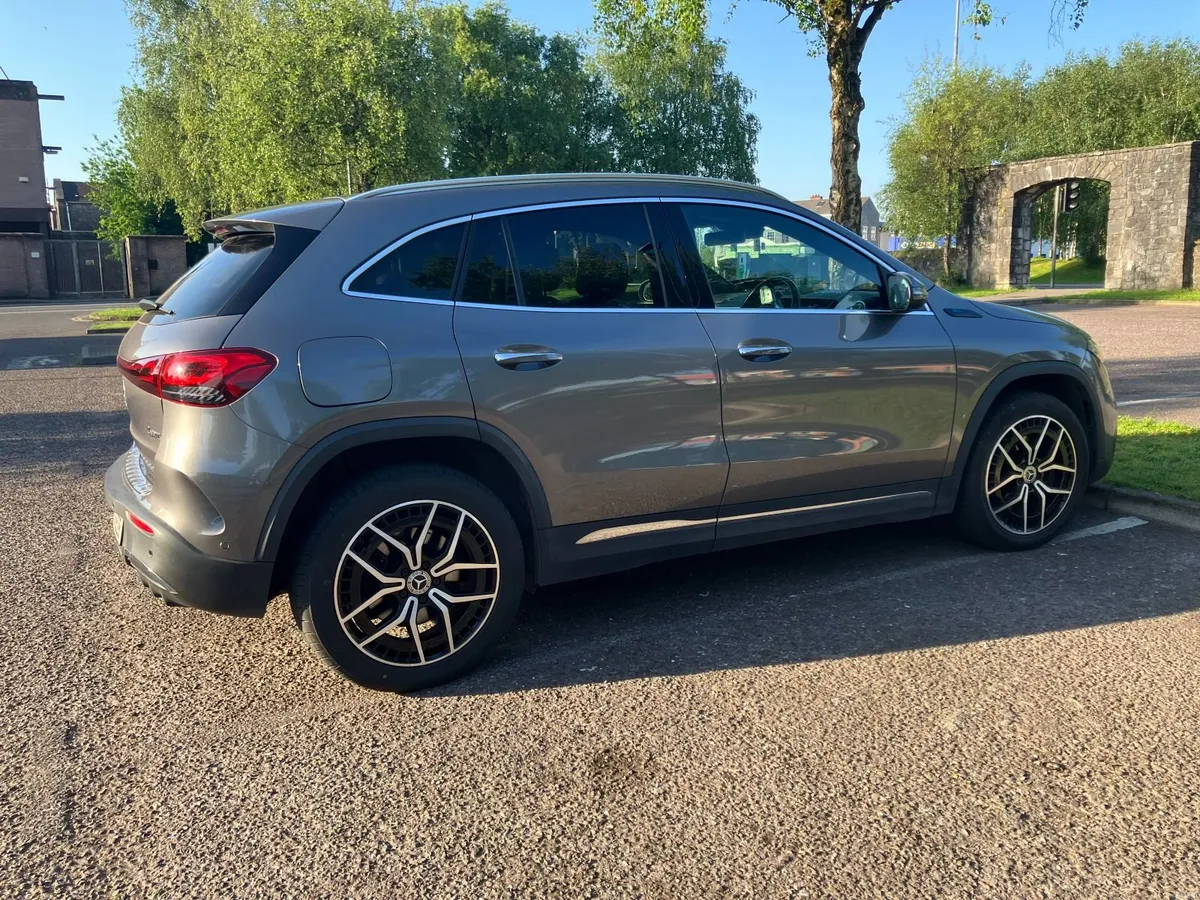 Mercedes-Benz EQA 350 AMG Line Premium 4MATIC - Image 3