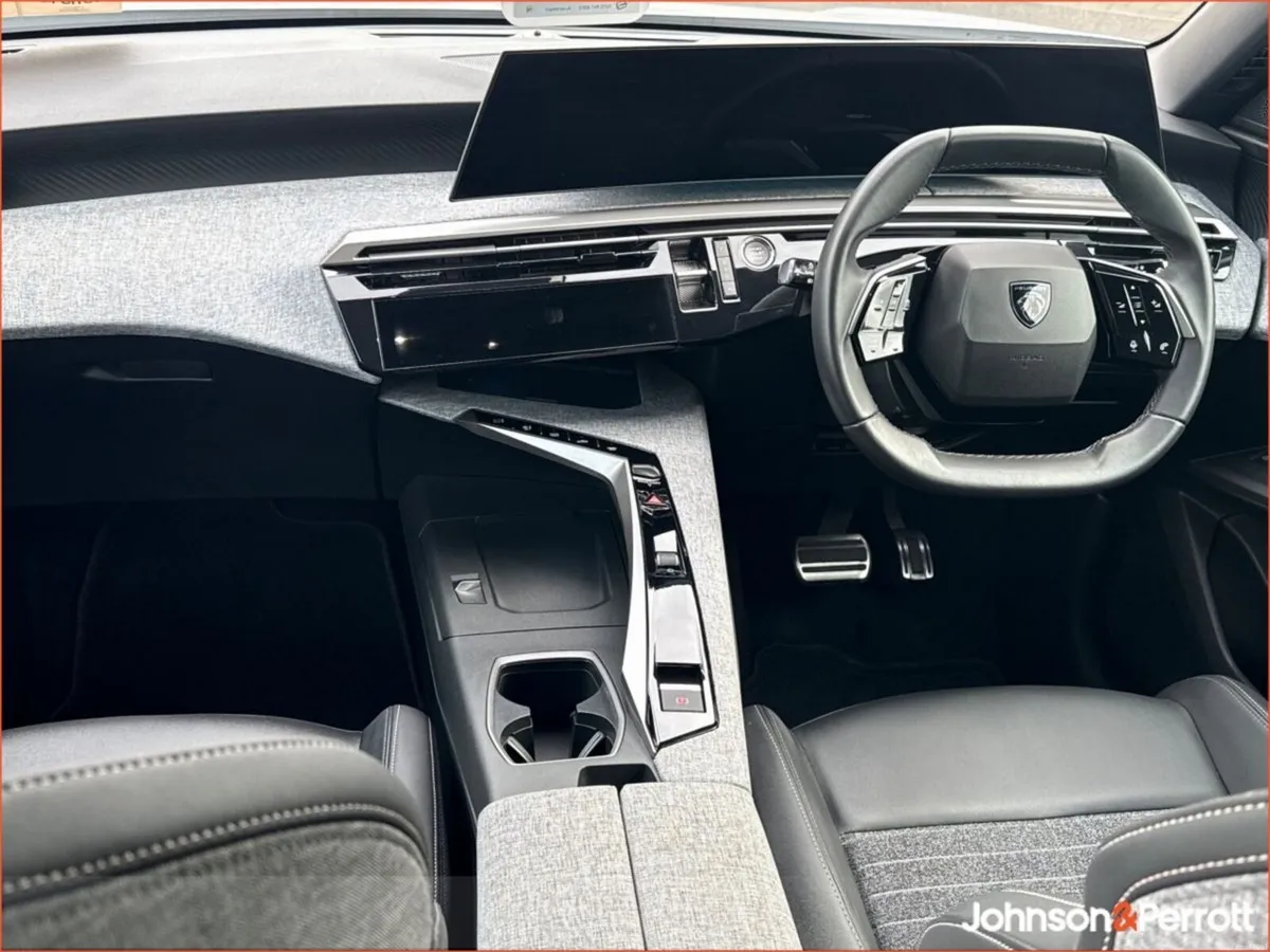 Peugeot 5008 1.2 MHEV 145bhp E-DCS6 Allure - Image 4