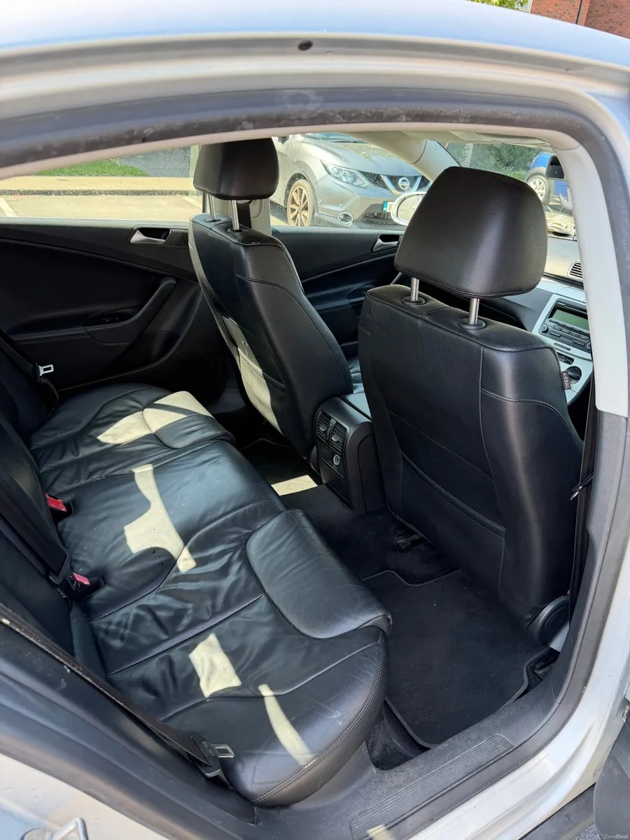 Volkswagen Passat 2.0 diesel Automatic - Image 3