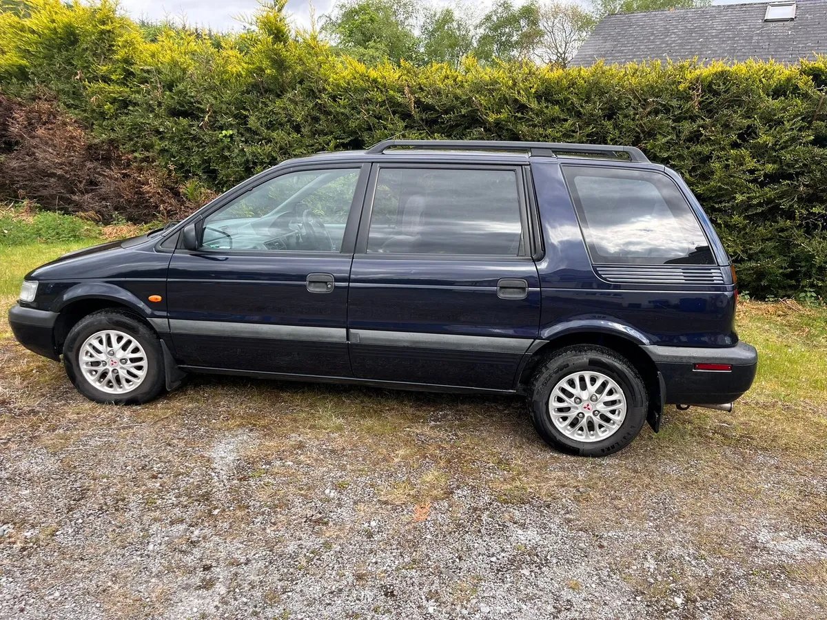 Mitsubishi Space Wagon - Image 2