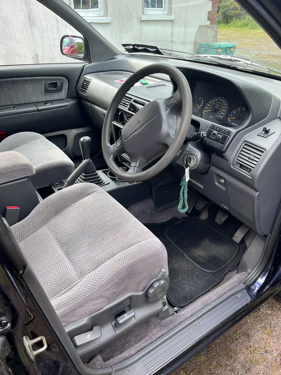 Mitsubishi Space Wagon - Image 4