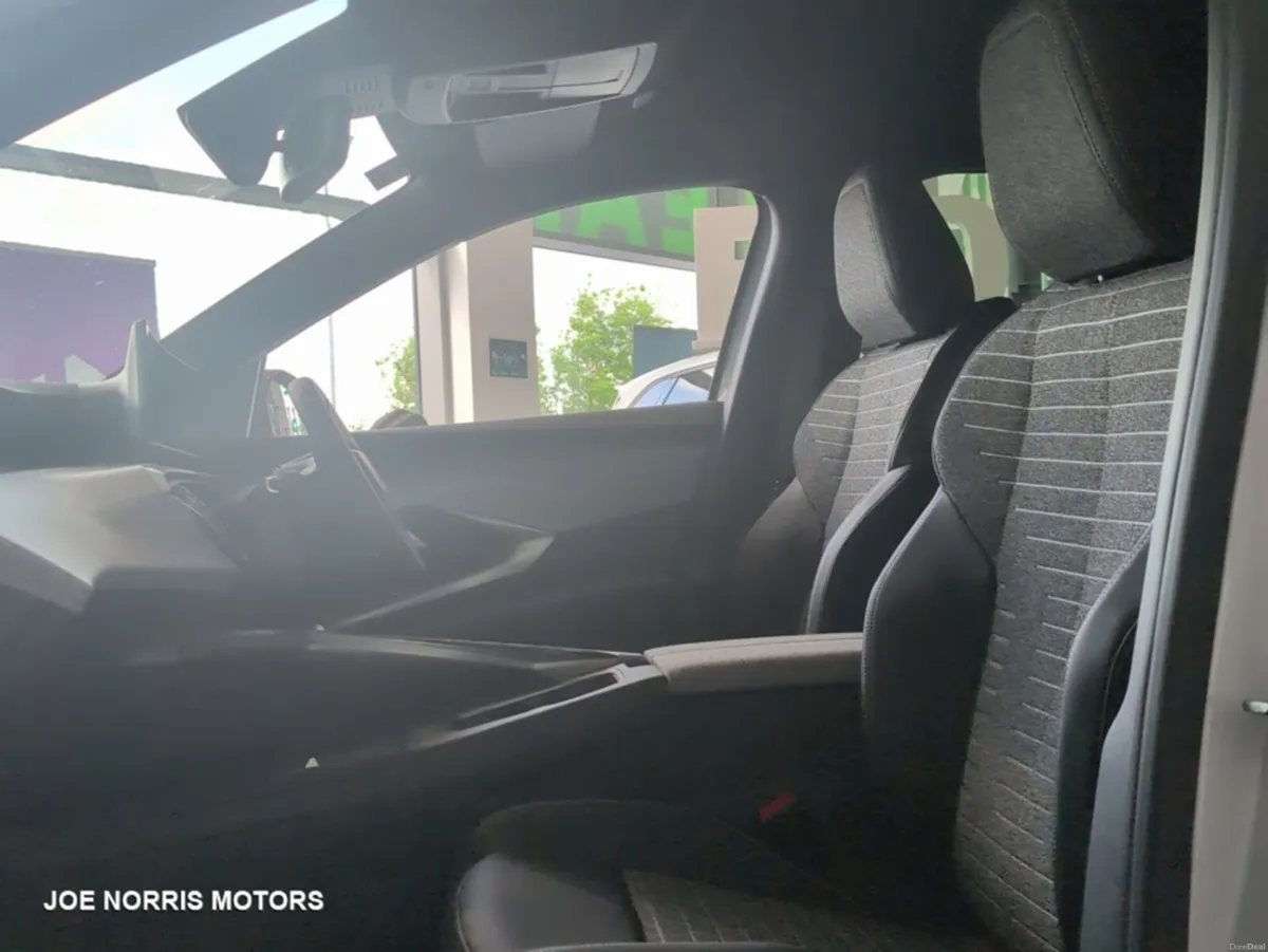 Peugeot 3008 ALLURE MHEV 136 DEMONSTRATION MODEL - Image 3