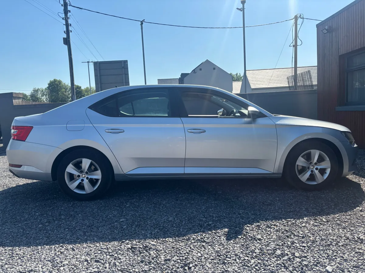 Skoda Superb 2018 - Image 6