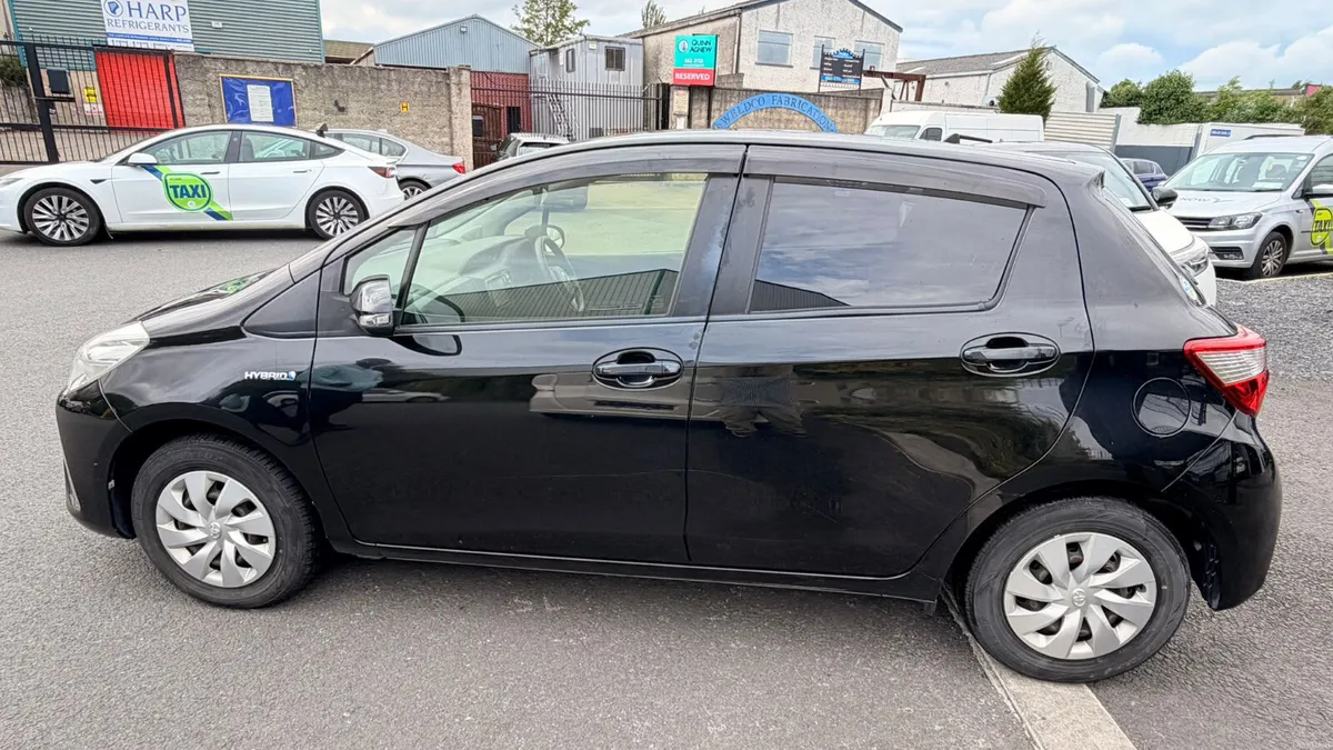 Toyota Vitz 2019 1.5 Hybrid Black - Image 6