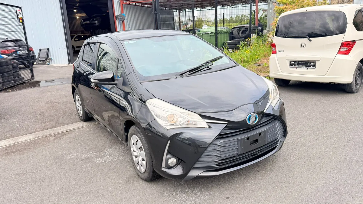 Toyota Vitz Blue - Image 3