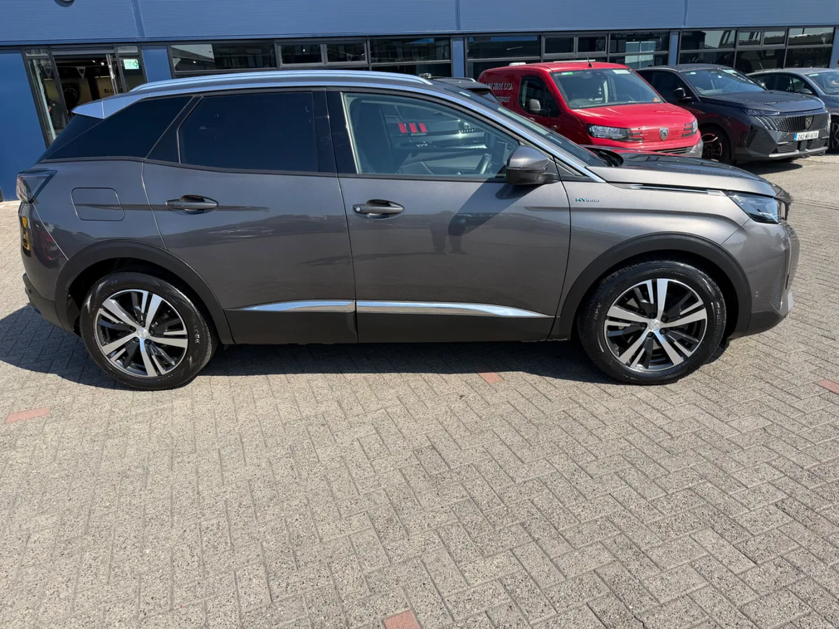 2021 Peugeot 3008 Allure PHEV - Image 3