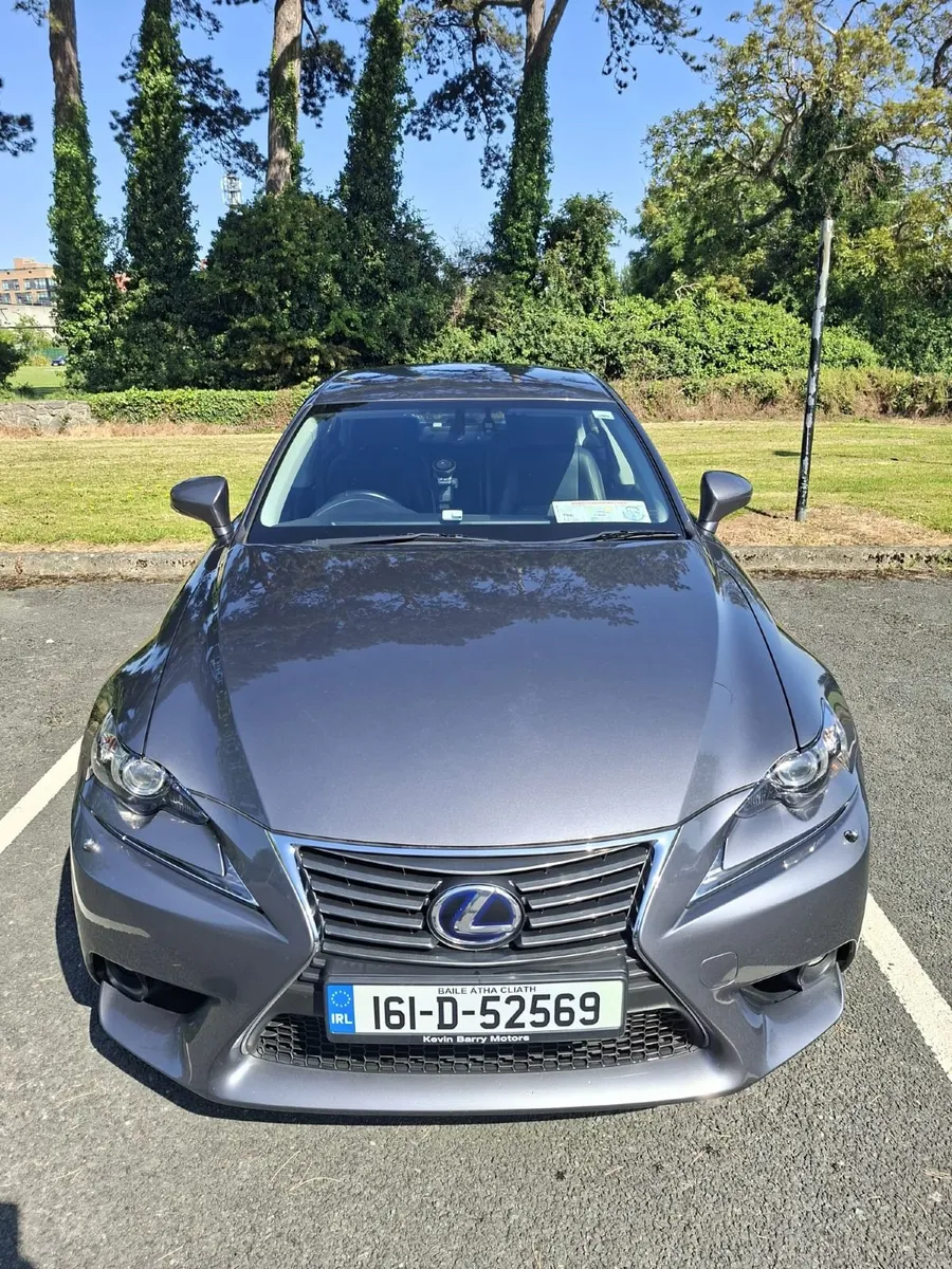 Lexus IS 2016 - Image 2