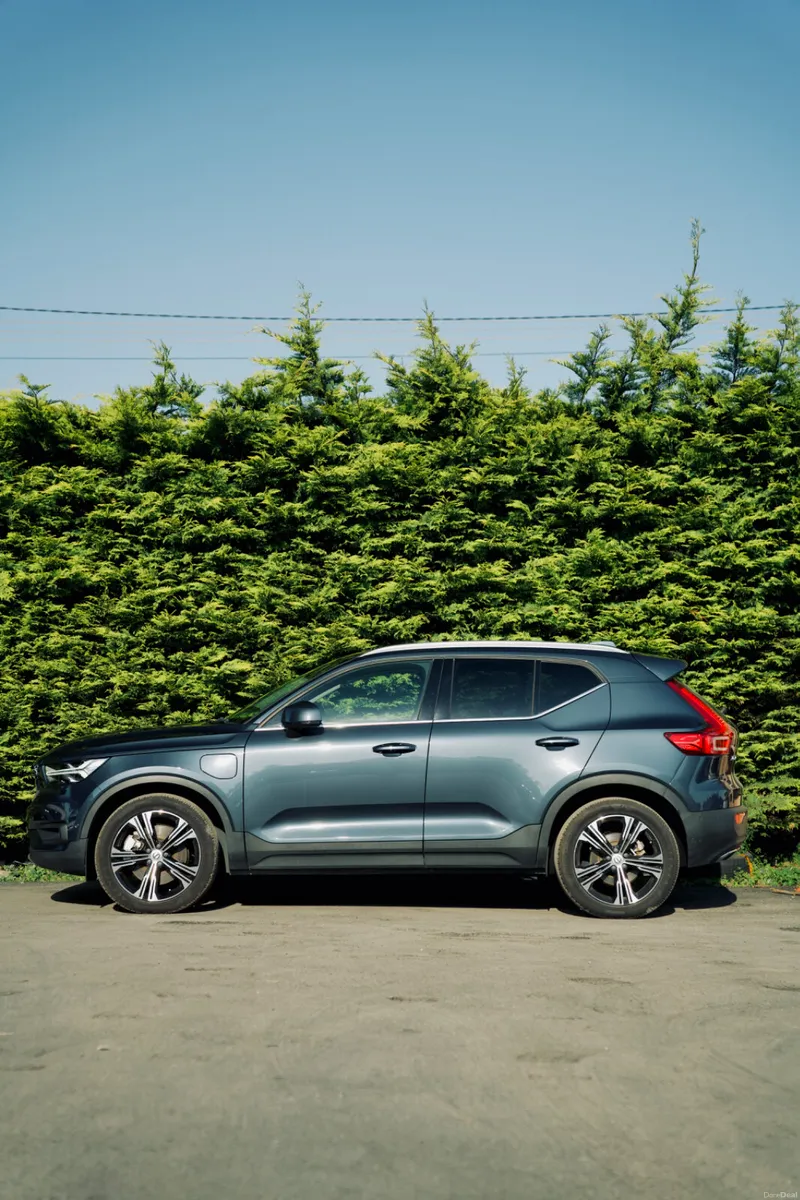 Volvo XC40 Hybrid 2020 - Image 2