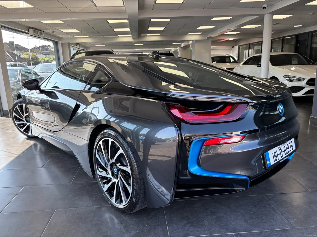 BMW i8 2018 - Image 2