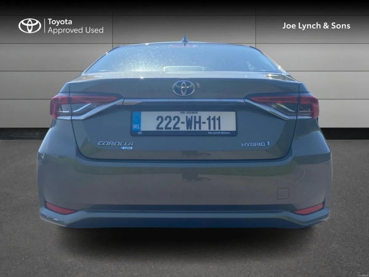 Toyota Corolla COROLLA HYBRID SALOON LUNA - Image 4