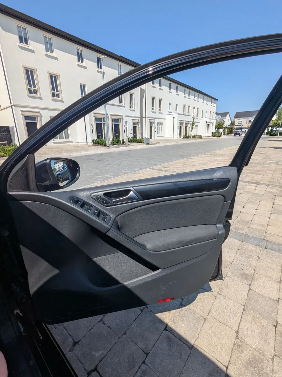 Volkswagen Golf 2010 - Image 2