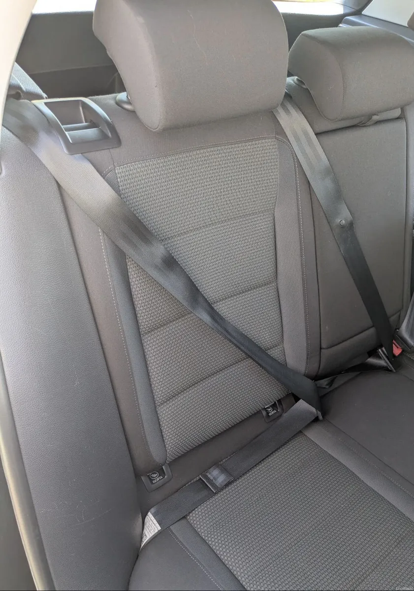 Volkswagen Golf 2010 - Image 4