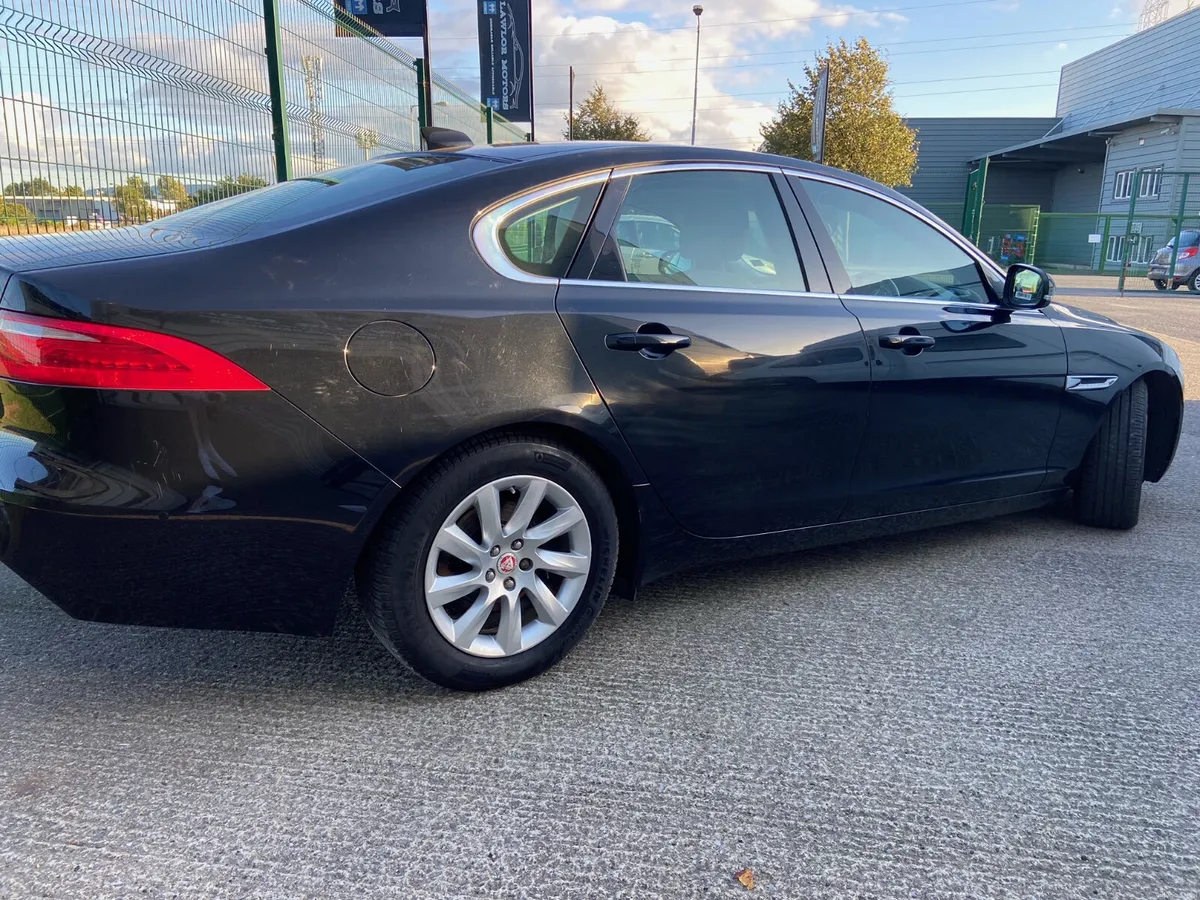 2015 (152) JAGUAR XF 2.0 AUTO - Image 4