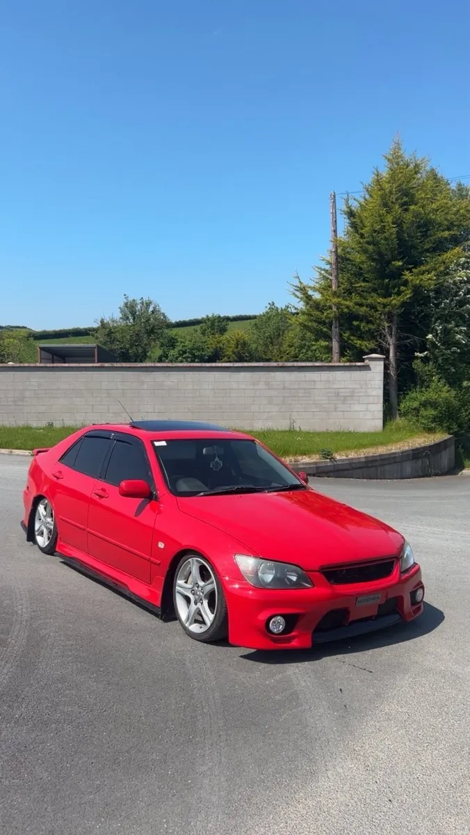 Lexus is200 - Image 1