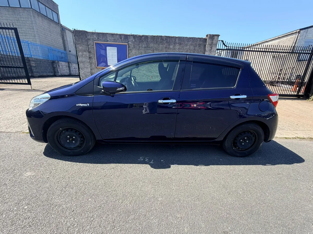 Toyota Vitz Blue - Image 3